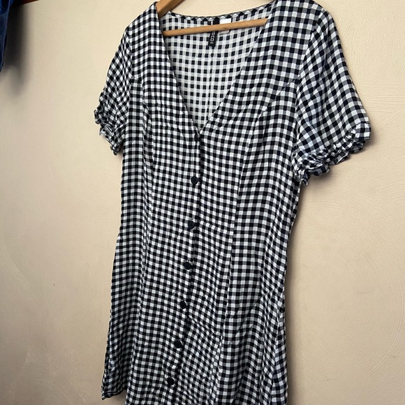 H&M Divided Black & White Plaid Dress - Picture 2 of 5